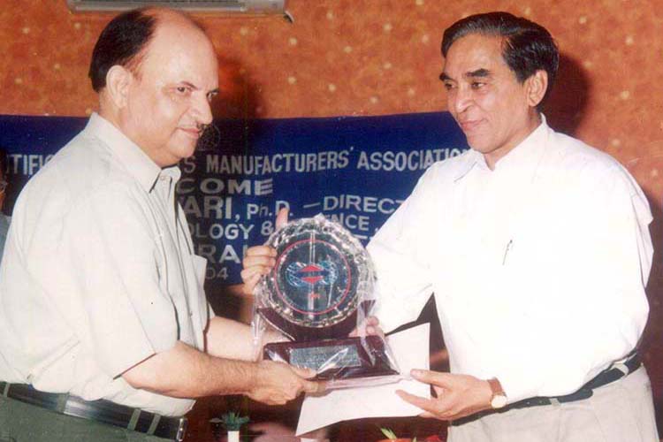 Outstanding Entrepreneurship Award, 12th June 2004